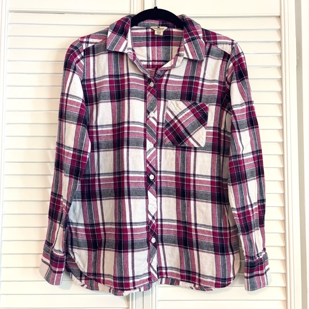 Woolrich Flannel Plaid Button Down Shirt Top Purple White Black Medium Outdoors